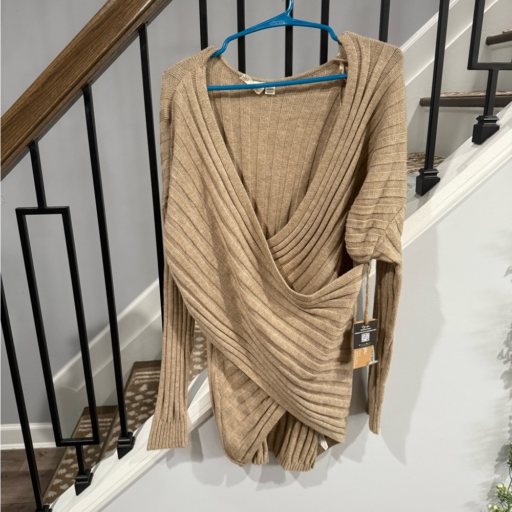 RD Style Tan V-Neck Ribbed Sweater